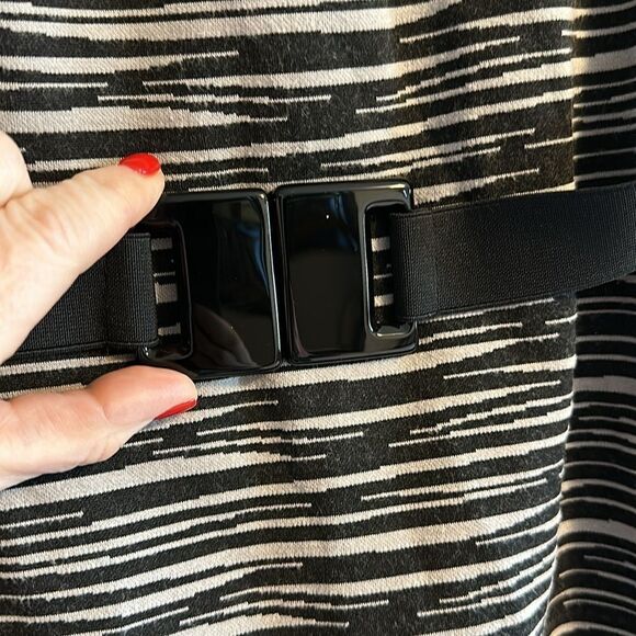 TRINA TURK Women’s Black & White Belted Zebra Stripe 3/4 Sleeve Dress Size 6 - Picture 5 of 8